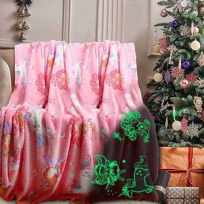 Záře v temné přikrývce mikiny